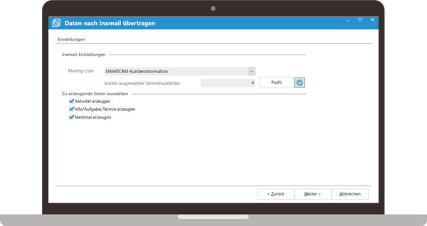 Benutzeroberfläche der SMARTCRM-Software im zweiten Schritt der Adressübertragung zu Inxmail. Es wird eine Mailing-Liste ausgewählt, in diesem Fall „SMARTCRM-Kundeninformation“, und die Anzahl der ausgewählten Seriendruckfelder angezeigt. Darunter sind Optionen zum Erstellen von Aktivitäten, Infos/Aufgaben/Terminen und Merkmalen für den Datentransfer ausgewählt.