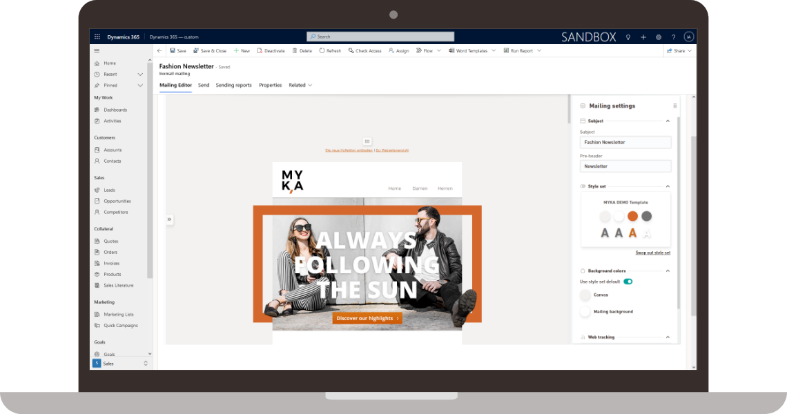 Laptop-Bildschirm mit der Benutzeroberfläche von Microsoft Dynamics 365. Die Ansicht zeigt den Mailing-Editor, in dem ein Fashion-Newsletter gestaltet wird. Der Newsletter enthält ein großes Bild mit zwei Personen und dem Text „Always following the sun“. Rechts befinden sich Einstellungen zur Bearbeitung des Mailings, wie Betreff und Template-Auswahl.